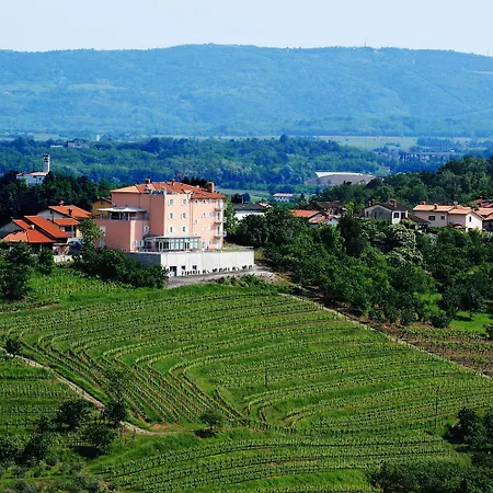 فندق Kozana دوبروفو